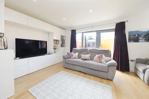 2 bedroom end of terrace house for sale, Caulfield Gardens, Pinner HA5