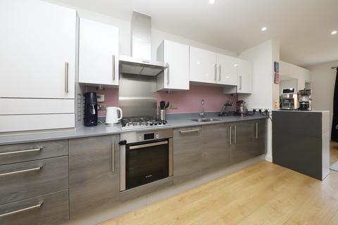 2 bedroom end of terrace house for sale, Caulfield Gardens, Pinner HA5