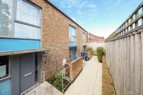 2 bedroom end of terrace house for sale, Caulfield Gardens, Pinner HA5