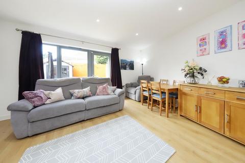 2 bedroom end of terrace house for sale, Caulfield Gardens, Pinner HA5