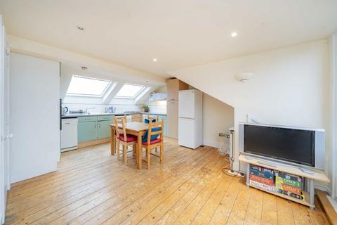 3 bedroom flat for sale, Highwood Road, London N19