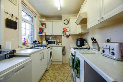 175 Dover Road, Northfleet, Gravesend, DA11 9QN