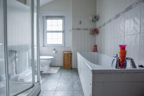 175 Dover Road, Northfleet, Gravesend, DA11 9QN