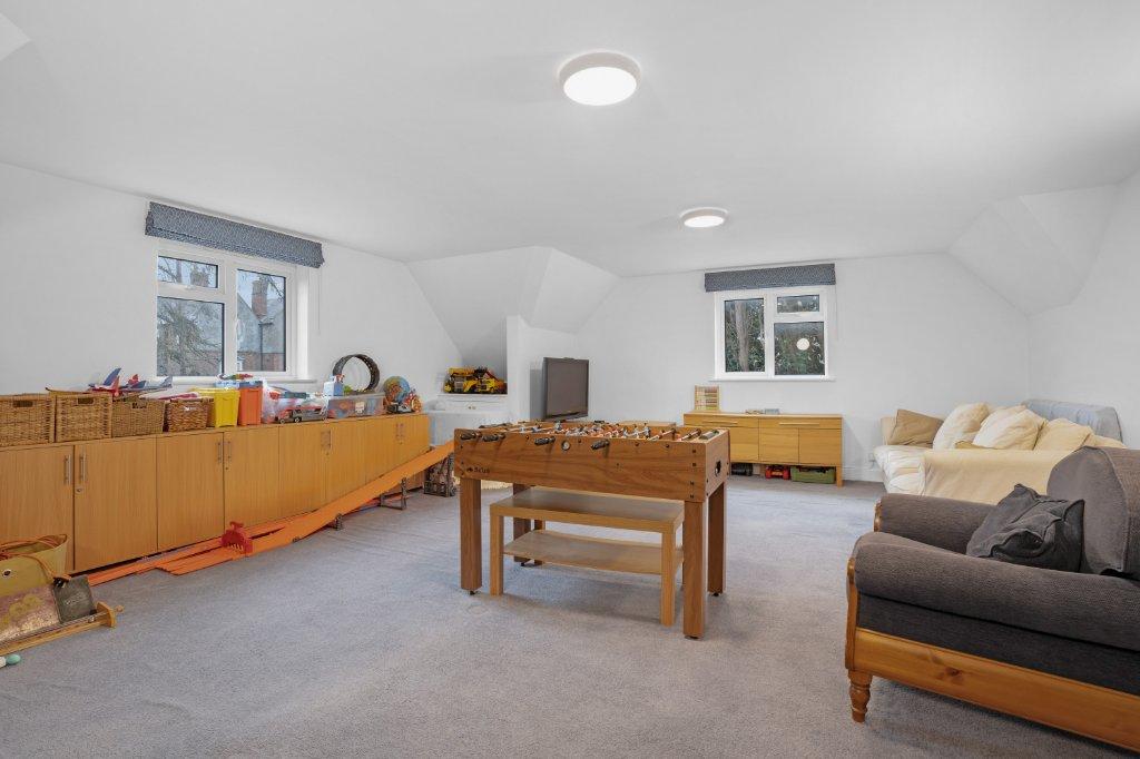 Bed 6 / Games Room