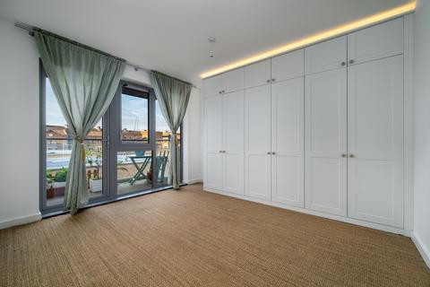 1 bedroom apartment for sale, Constance Court, Battersea SW11