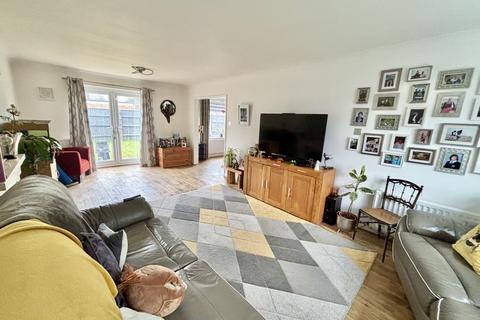 42 Greenhayes, Broadstone, BH18 8NA
