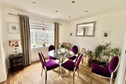 42 Greenhayes, Broadstone, BH18 8NA
