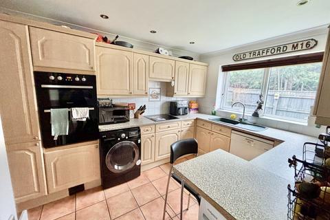 42 Greenhayes, Broadstone, BH18 8NA