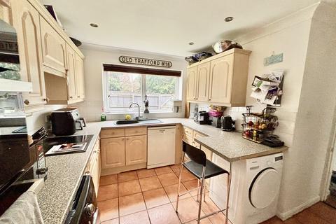 42 Greenhayes, Broadstone, BH18 8NA