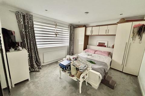 42 Greenhayes, Broadstone, BH18 8NA