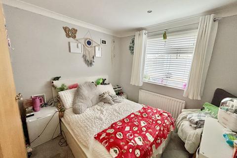 42 Greenhayes, Broadstone, BH18 8NA