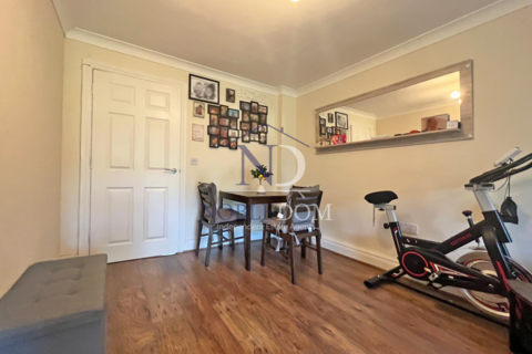 2 bedroom flat for sale, Feltham, TW14