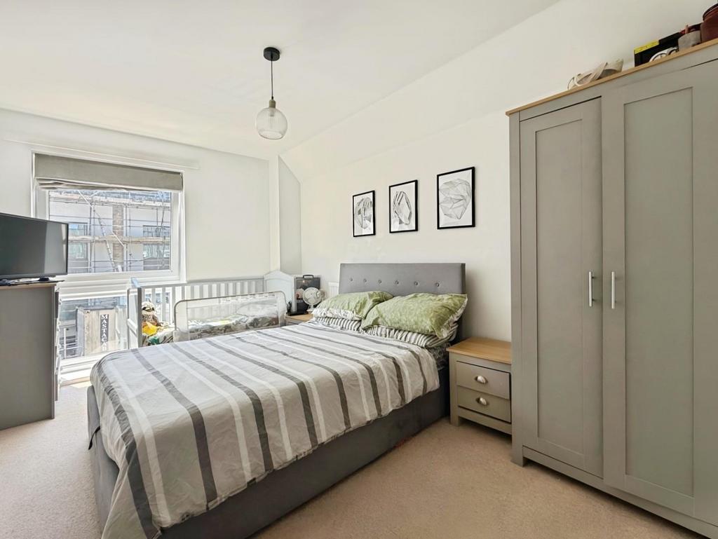 Ea52a455-Bedroom.jpg