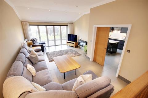 undefined, Vine Grove, Hertfordshire