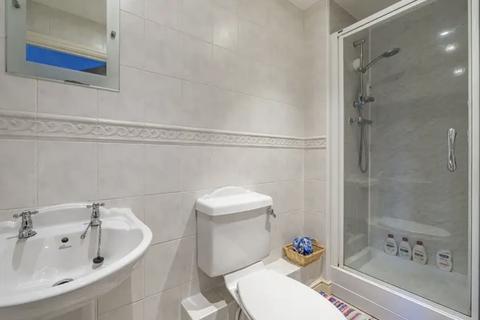 2 Crab Tree Close, Malmesbury, SN16 0AF