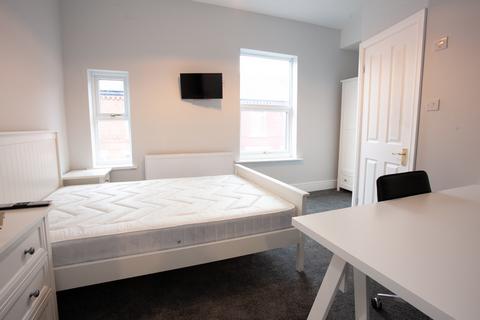 1 bedroom in a house share to rent, Rostherne Street, Salford