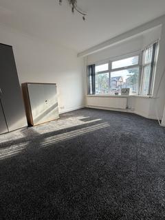 3 bedroom ground floor maisonette to rent, Harlington Road West, Feltham