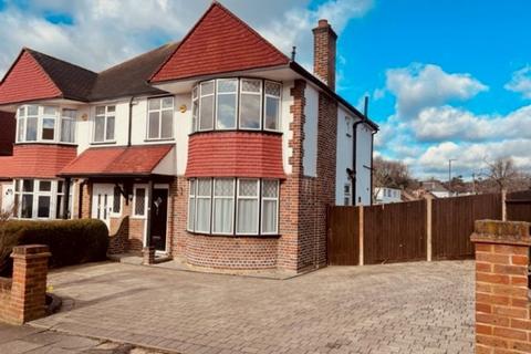 3 bedroom semi-detached house to rent, The Avenue, Harrow