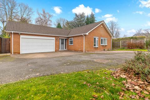 3 bedroom bungalow for sale, Walton Close, Kirby Muxloe, LE9