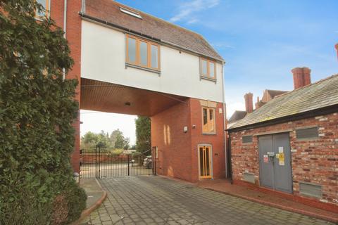 3 bedroom apartment to rent, Foregate Street, Chester CH1