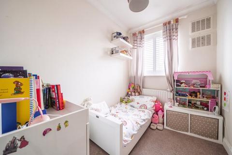 68 Sparrows Lane, London, SE9 2BT