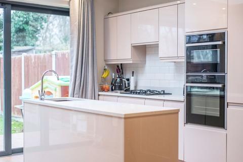 68 Sparrows Lane, London, SE9 2BT