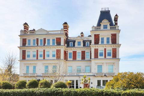 2 bedroom penthouse for sale, Molyneux Park Road, Tunbridge Wells TN4