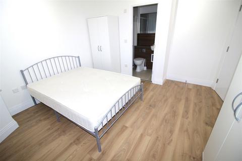 House share to rent, Boycroft Avenue, London