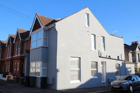 2 bedroom flat to rent, Payne Avenue, Hove