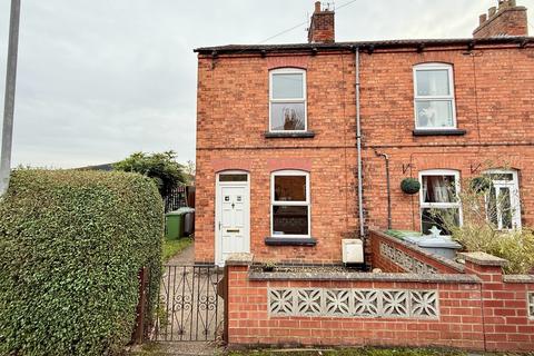 2 bedroom end of terrace house to rent, Smith Street, Balderton