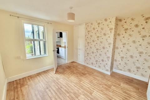 2 bedroom end of terrace house to rent, Smith Street, Balderton