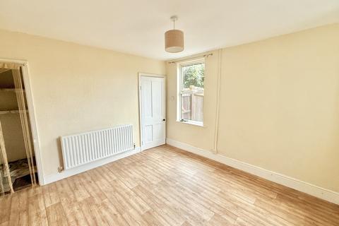 2 bedroom end of terrace house to rent, Smith Street, Balderton