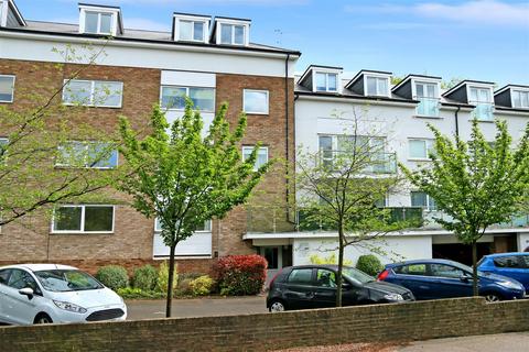 2 bedroom flat to rent, Brook Court, Radlett WD7