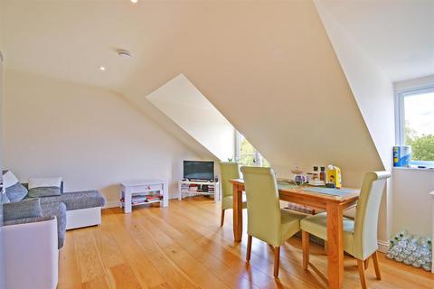 2 bedroom flat to rent, Brook Court, Radlett WD7