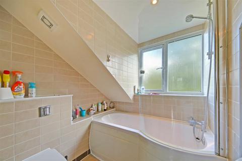 2 bedroom flat to rent, Brook Court, Radlett WD7