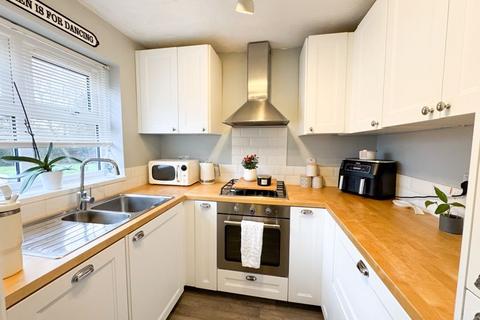 3 bedroom terraced house for sale, Gullick Way, Burntwood