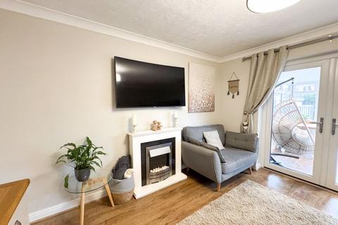 3 bedroom terraced house for sale, Gullick Way, Burntwood