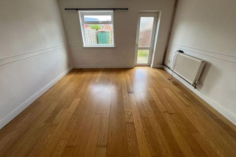 2 bedroom terraced house to rent, Alvington Manor View, Newport