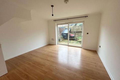 2 bedroom terraced house to rent, Reed Street, Ryde