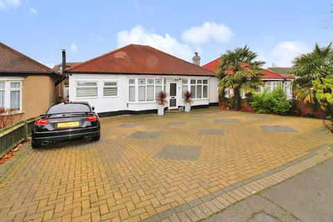 3 bedroom bungalow for sale, Cheam