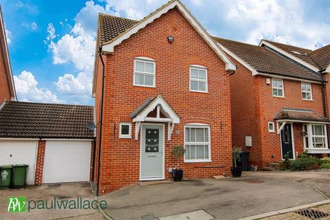 4 bedroom semi-detached house for sale, Lucern Close, Waltham Cross