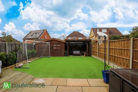 4 bedroom semi-detached house for sale, Lucern Close, Waltham Cross