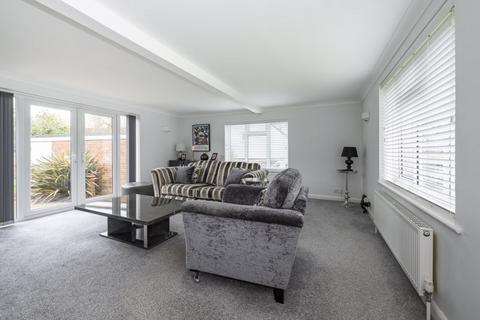6 Cambridge Way, Uckfield, TN22 2AD