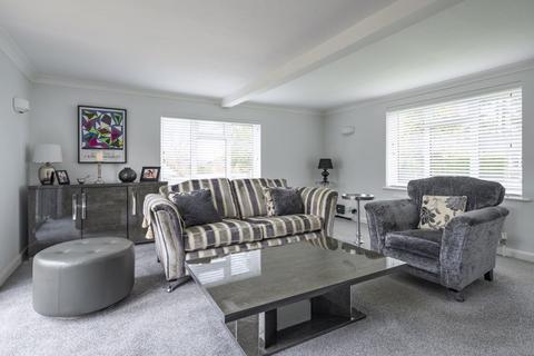 6 Cambridge Way, Uckfield, TN22 2AD