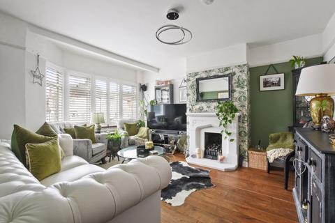 4 bedroom semi-detached house for sale, Canterbury Road, Harrow