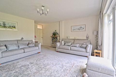 2 bedroom detached bungalow for sale, The Dale, Benfleet