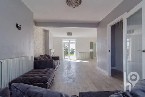 13 Harps Avenue, Minster On Sea, Sheerness, ME12 3PF
