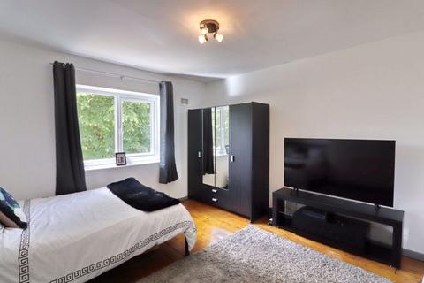 7 The Polygon, Salford, M7 2HS