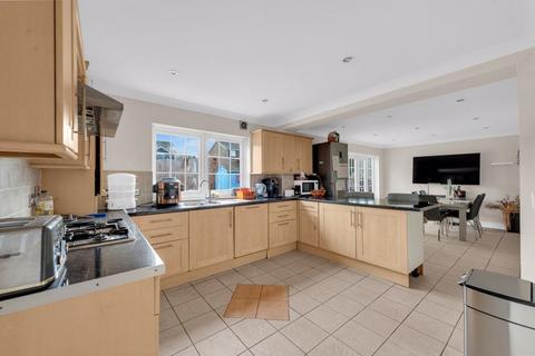 8 Meriden Close, Bromley, BR1 2UF