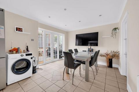 8 Meriden Close, Bromley, BR1 2UF
